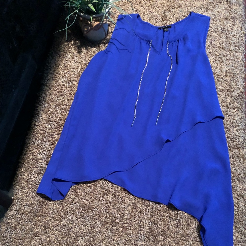 Like new billowy top with chain detail